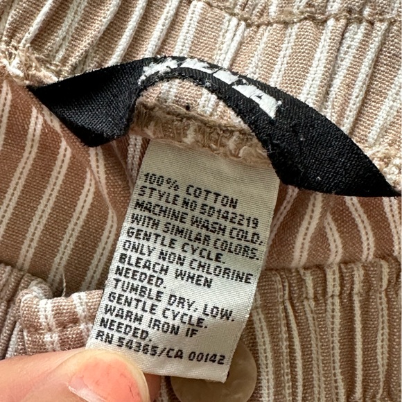 Vintage ALIA 100% Cotton Strip Shorts - Picture 7 of 8